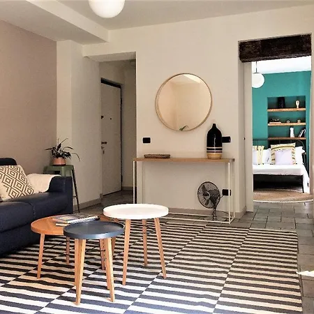 Charming & Modern Flat By Holiday Solutions * Côme