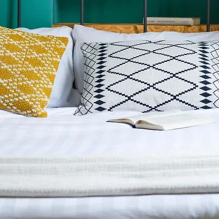 Charming & Modern Flat By Holiday Solutions * Côme