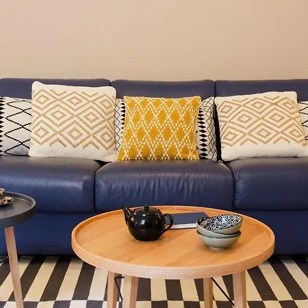 Charming & Modern Flat By Solutions קומו
