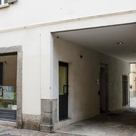 Charming & Modern Flat By Solutions 아파트 *