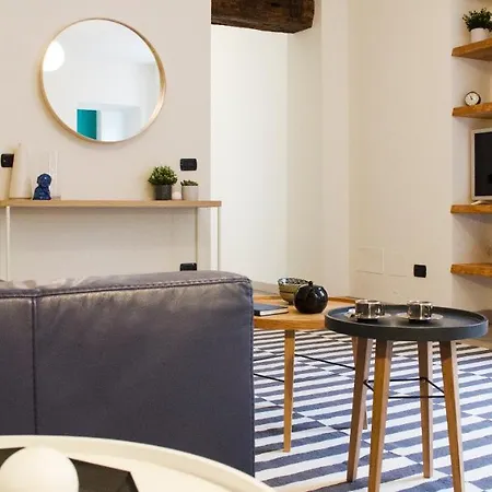Charming & Modern Flat By Solutions * 코모